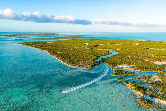 Aperitiv při západu slunce u souostroví Turks a Caicos