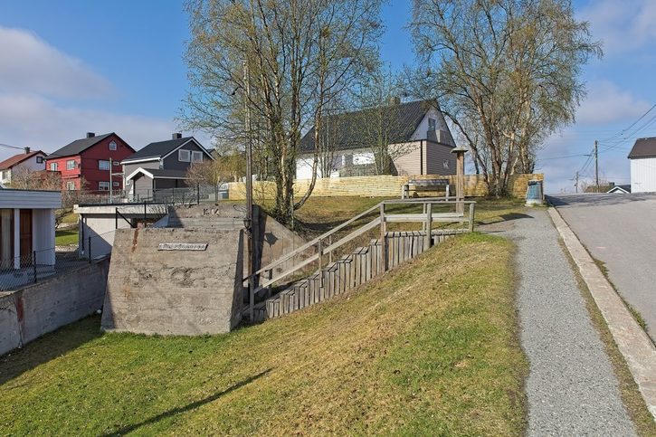 Kirkenes - Vchod do podzemního krytu Andersgrotta