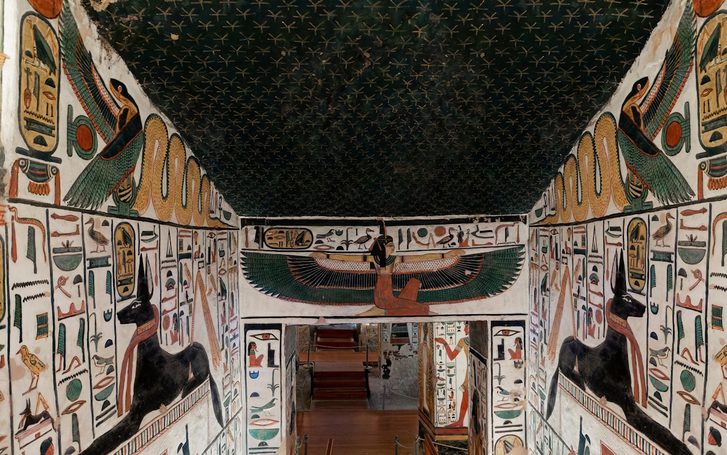 Luxor - Hrobka Nefertari v Údolí královen.