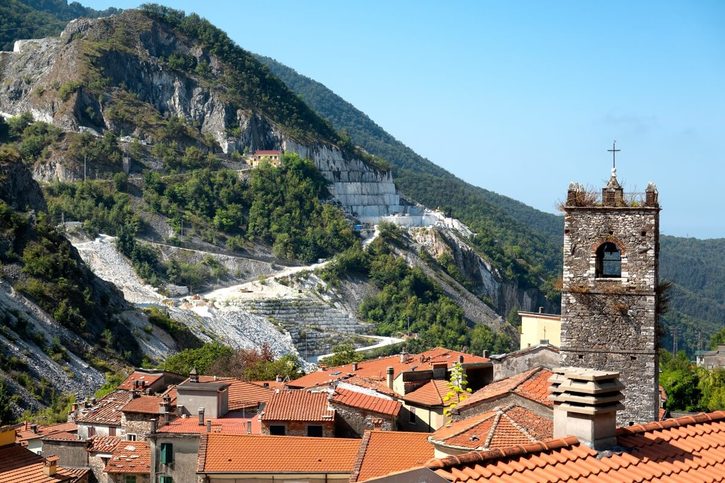 Carrara - Výhled na město Colonnata.
