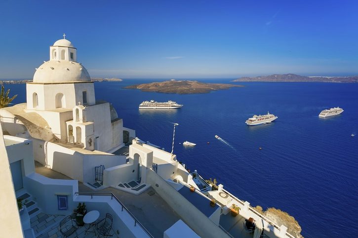 Santorini - Pohled na výletní lodě, Santorini, Řecko