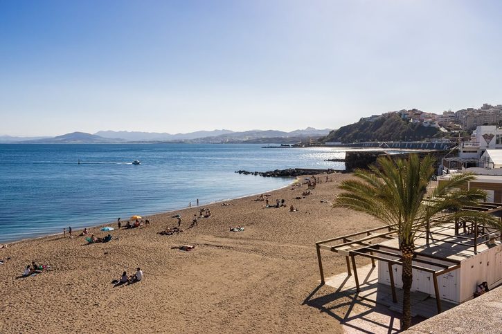 Ceuta - Pohled na pláž Playa de la Ribera v Ceutě 