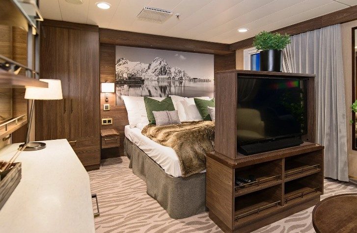 Mini-Suite (Q4) - Richard With